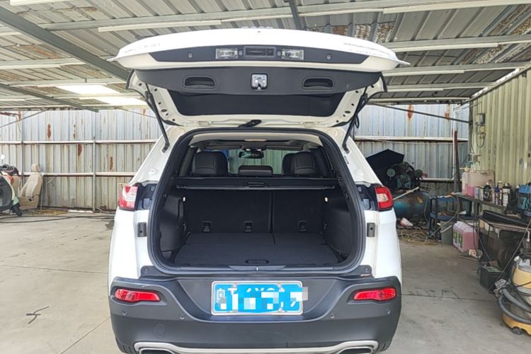 Used Jeep Cherokee 2017 2.4L Leading Smart Edition Trunk
