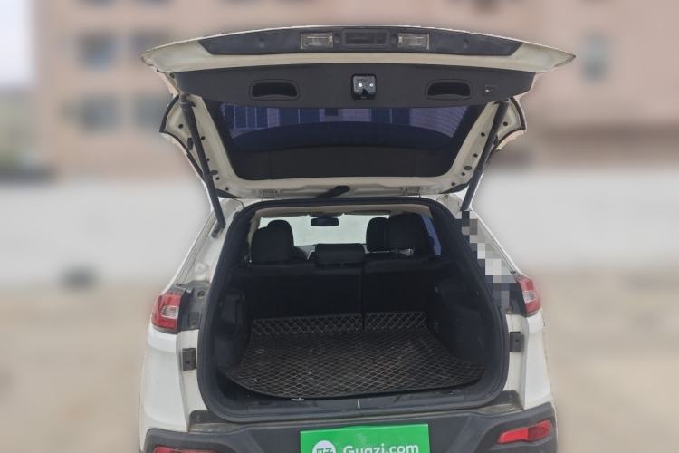Used Jeep Cherokee 2017 2.0L Superior Edition Trunk