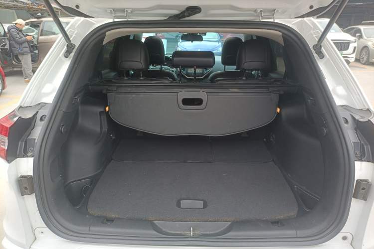 Used Jeep Cherokee 2017 2.4L Professional Smart Edition Trunk