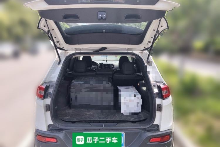 Used Jeep Cherokee 2017 2.0L Superior Edition Trunk