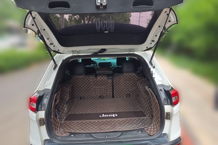 Used Jeep Cherokee 2017 2.0L Superior Edition Trunk