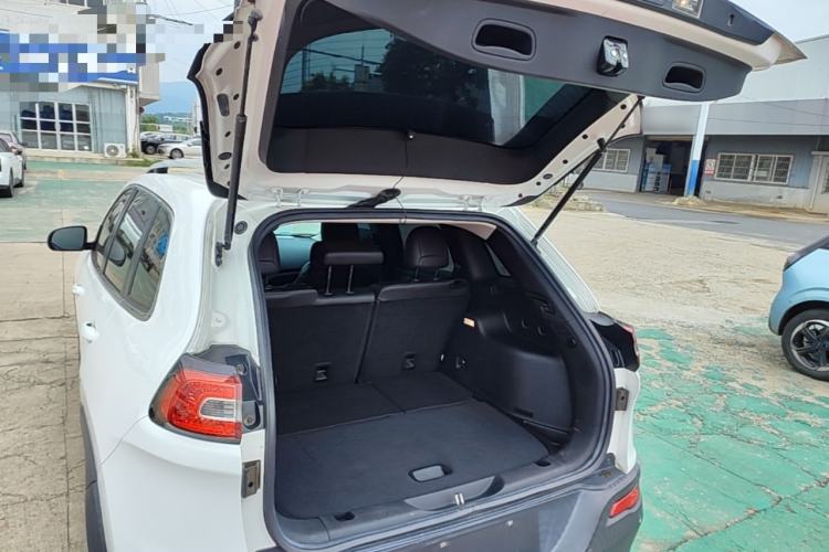 Used Jeep Cherokee 2017 2.0L Superior Edition Trunk