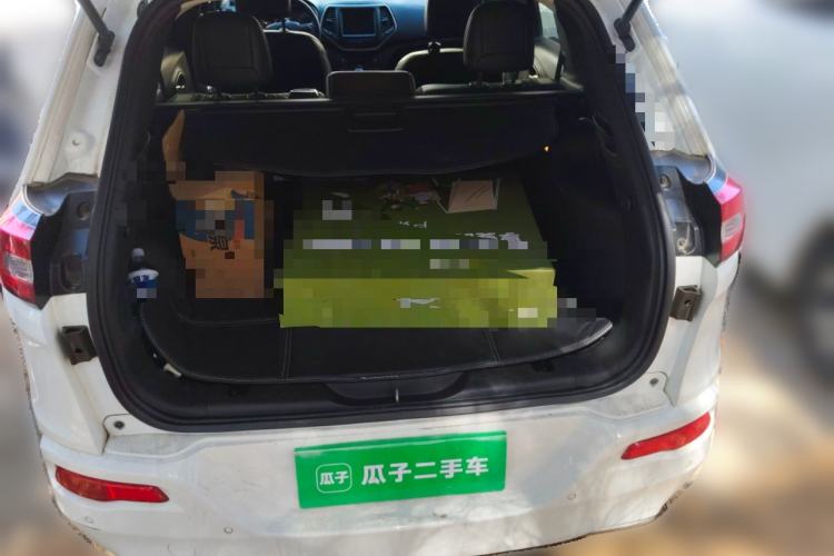 Used Jeep Cherokee 2017 2.4L Professional Smart Edition Trunk