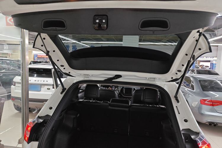 Used Jeep Cherokee 2017 2.4L Professional Smart Edition Trunk