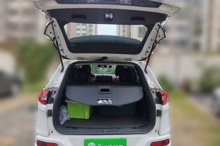 Used Jeep Cherokee 2017 2.4L Professional Smart Edition Trunk