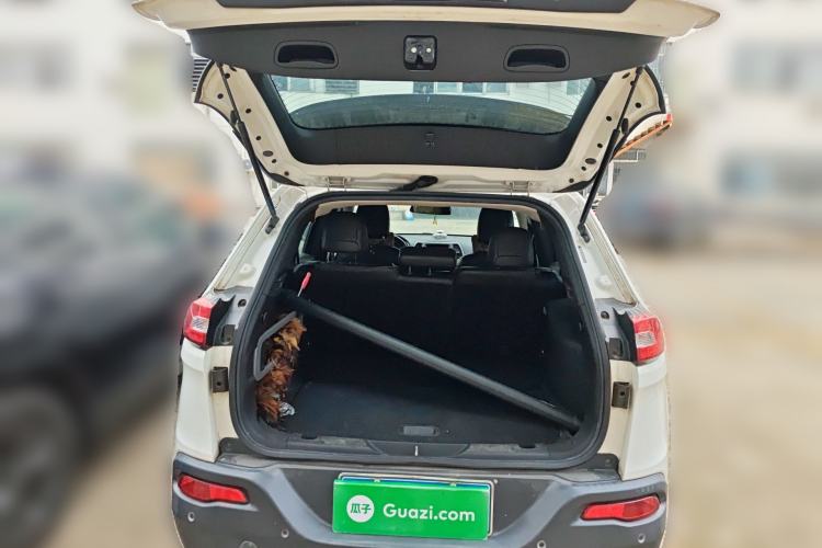 Used Jeep Cherokee 2017 2.0L Superior Edition Trunk
