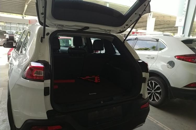 Used Jeep Cherokee 2017 2.0L Superior Edition Trunk