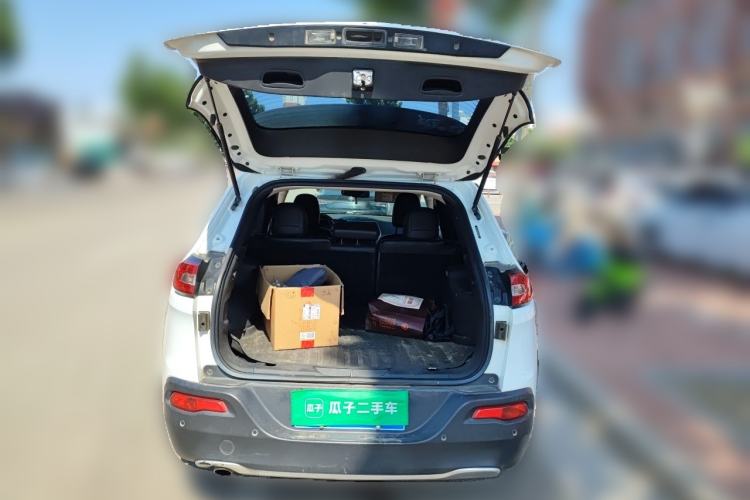 Used Jeep Cherokee 2017 2.0L Superior Edition Trunk
