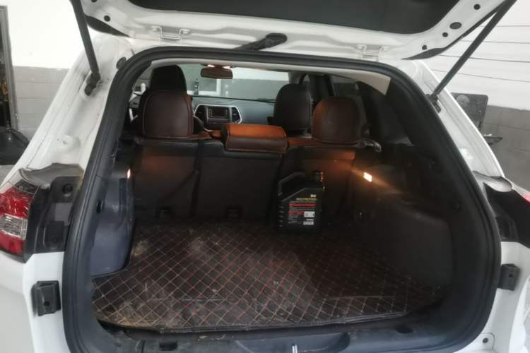 Used Jeep Cherokee 2017 2.4L Professional Edition Trunk