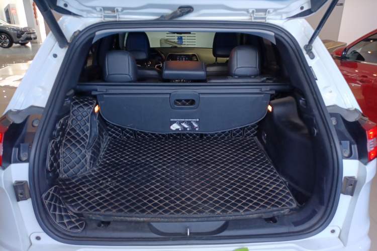 Used Jeep Cherokee 2017 2.4L Excellence Edition Trunk