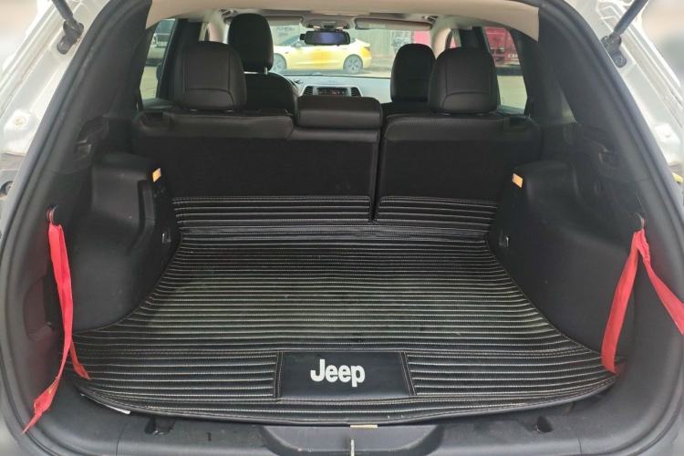 Used Jeep Cherokee 2017 2.0L Leading Edition Trunk