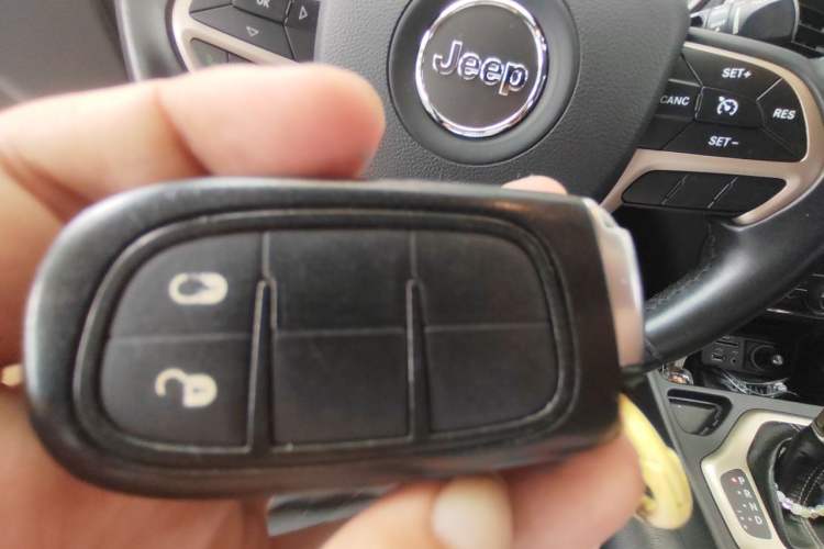 Used Jeep Cherokee 2017 2.0L Superior Edition Vehicle Key