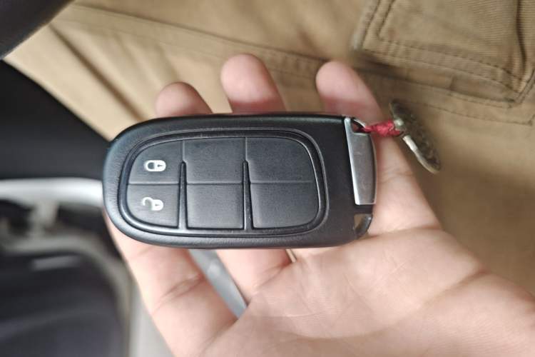 Used Jeep Cherokee 2017 2.0L Superior Edition Vehicle Key
