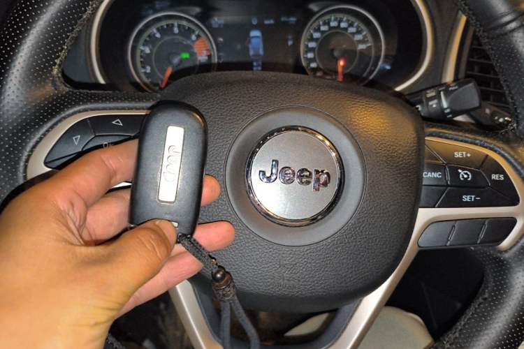 Used Jeep Cherokee 2017 2.0L Superior Edition Vehicle Key