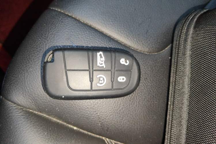 Used Jeep Cherokee 2017 2.0L Superior Edition Vehicle Key