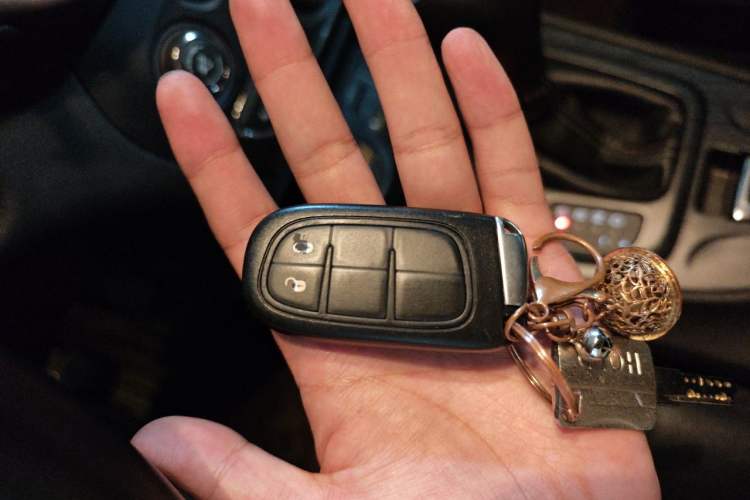 Used Jeep Cherokee 2017 2.4L Leading Edition Vehicle Key
