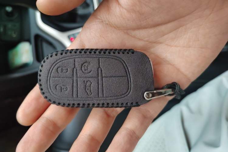Used Jeep Cherokee 2017 2.0L Superior Edition Vehicle Key