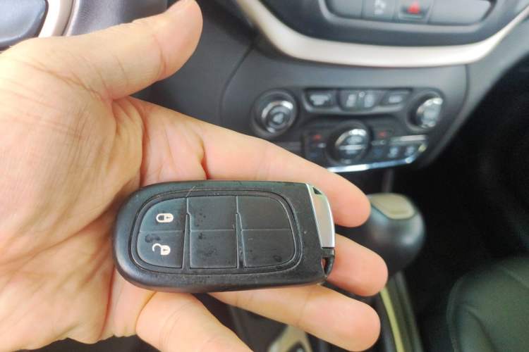 Used Jeep Cherokee 2017 2.0L Superior Edition Vehicle Key
