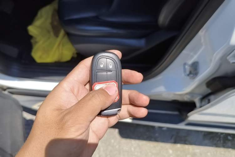 Used Jeep Cherokee 2017 2.4L Leading Edition Vehicle Key