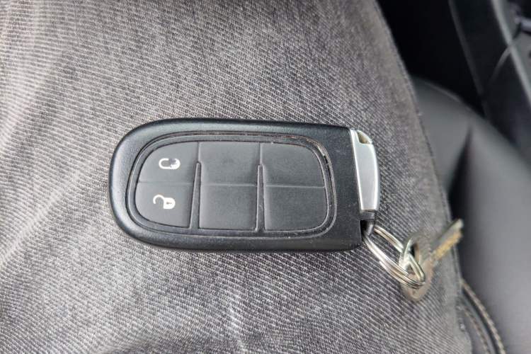 Used Jeep Cherokee 2017 2.0L Superior Edition Vehicle Key