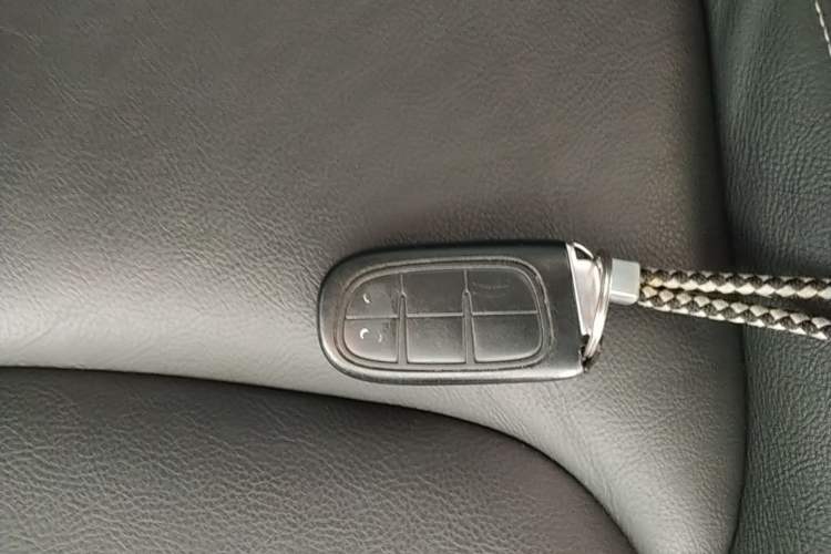 Used Jeep Cherokee 2017 2.0L Superior Edition Vehicle Key