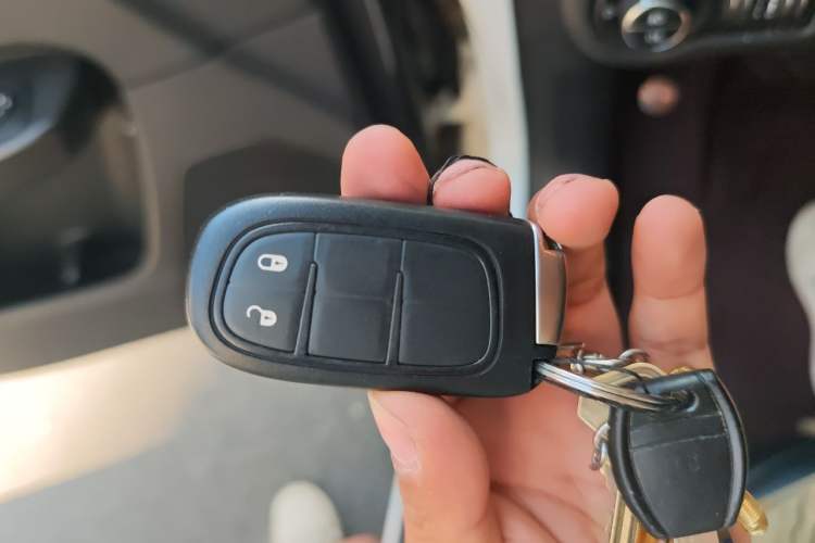 Used Jeep Cherokee 2017 2.0L Superior Edition Vehicle Key