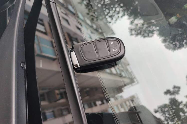 Used Jeep Cherokee 2017 2.0L Superior Edition Vehicle Key