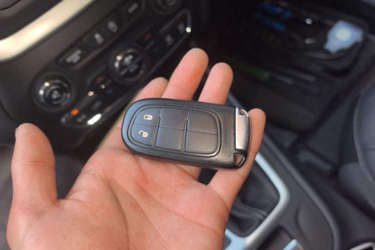 Used Jeep Cherokee 2017 2.0L Superior Edition Vehicle Key