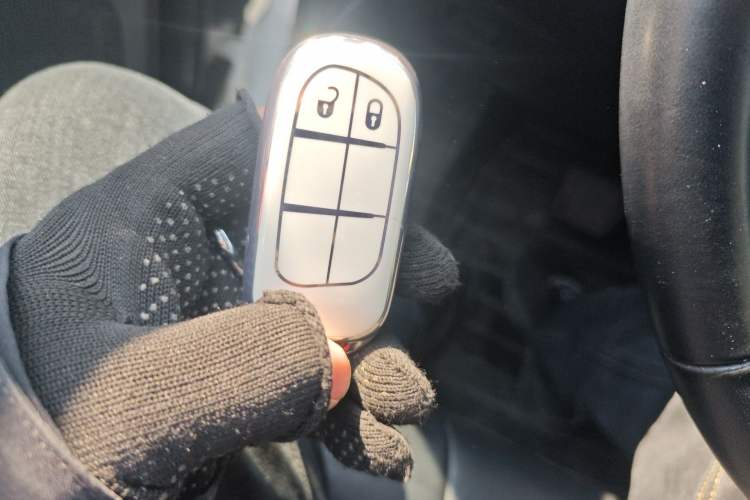 Used Jeep Cherokee 2017 2.0L Superior Edition Vehicle Key