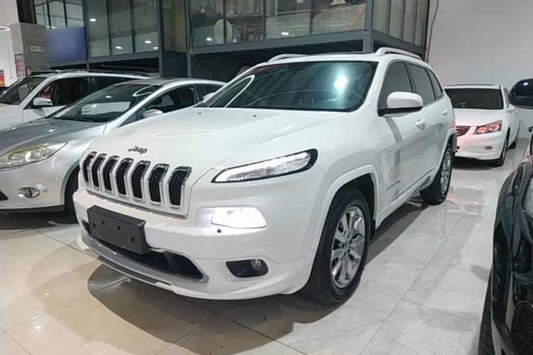 Used Jeep Cherokee 2017 2.4L Professional Smart Edition Guazi used car, China used car export, Used car for sale, Used Jeep cars, Cheapest cars for sale