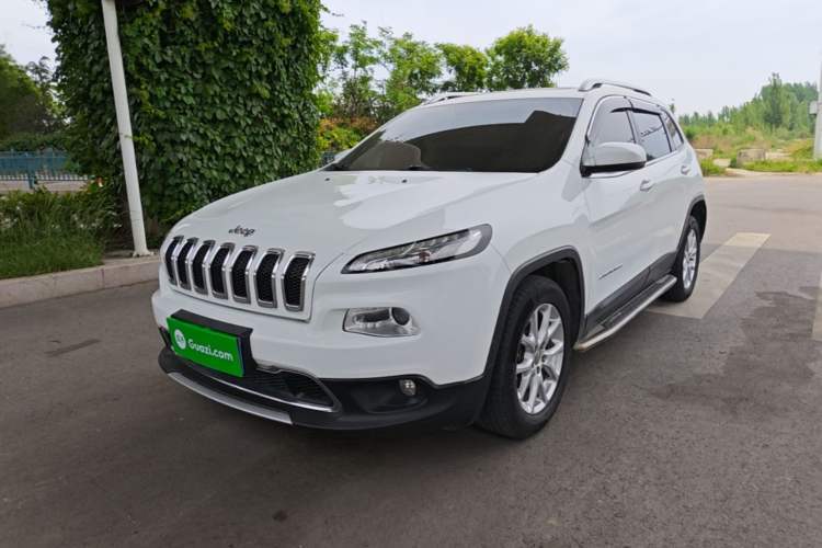 Used Jeep Cherokee 2017 2.0L Superior Edition Guazi used car, China used car export, Used car for sale, Used cars, Cheapest cars for sale