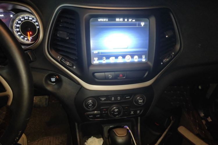 Used Jeep Cherokee 2017 2.0L Superior Edition Audio And AC Panel