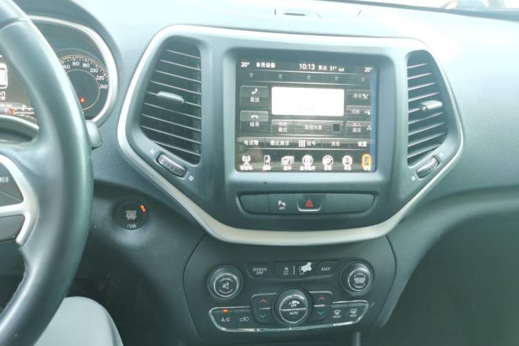Used Jeep Cherokee 2017 2.4L Leading Smart Edition Audio And AC Panel