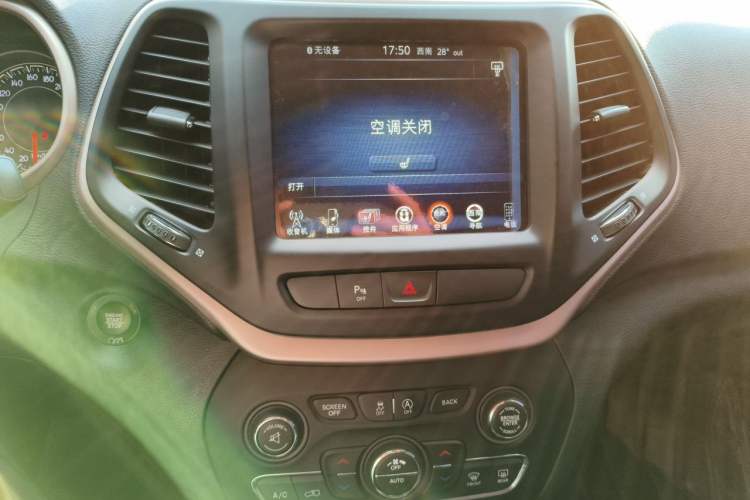 Used Jeep Cherokee 2017 2.4L Professional Smart Edition Audio And AC Panel