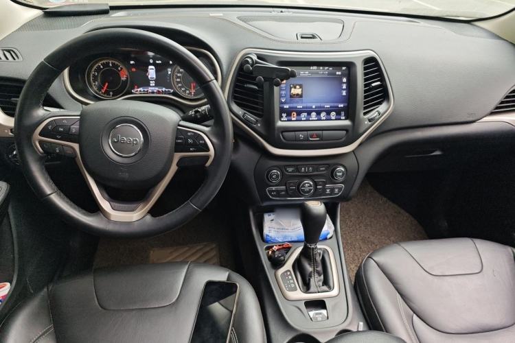 Used Jeep Cherokee 2017 2.0L Superior Edition Center Console