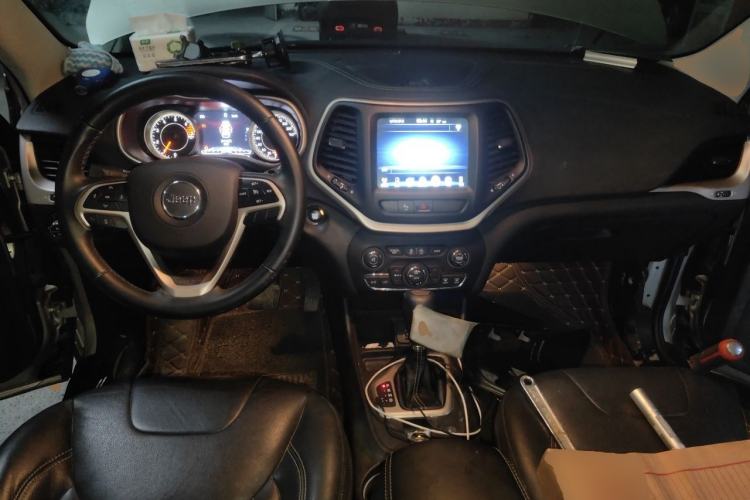 Used Jeep Cherokee 2017 2.0L Superior Edition Center Console