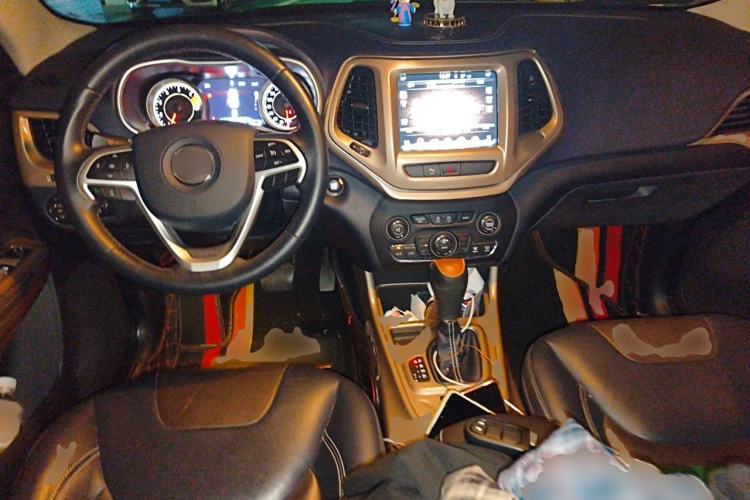 Used Jeep Cherokee 2017 2.0L Superior Edition Center Console