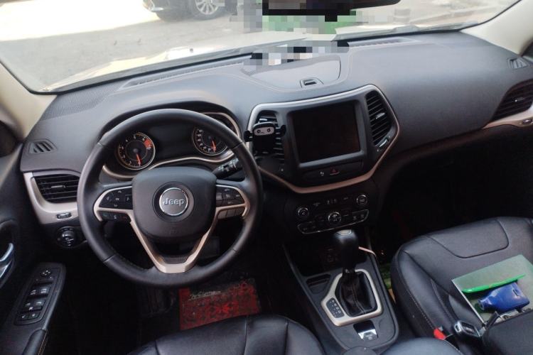 Used Jeep Cherokee 2017 2.0L Superior Edition Center Console
