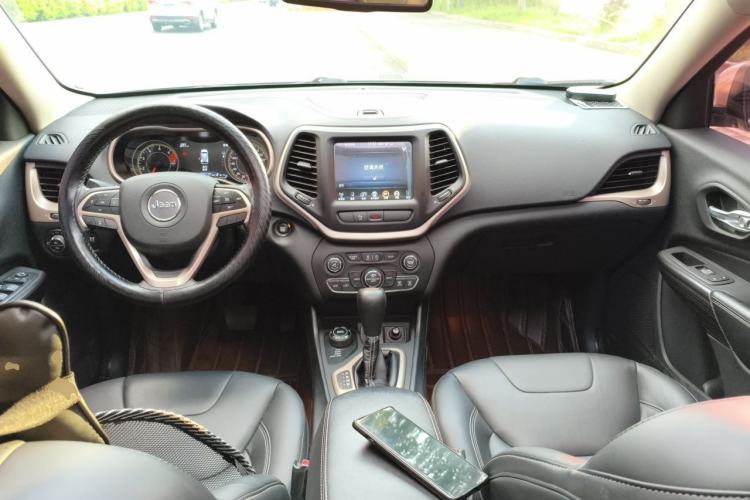 Used Jeep Cherokee 2017 2.4L Professional Smart Edition Center Console