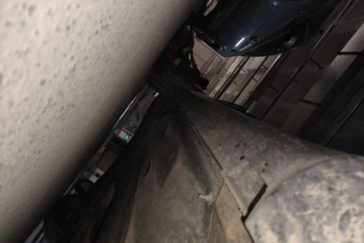 Used Jeep Cherokee 2017 2.0L Superior Edition Chassis Front Right