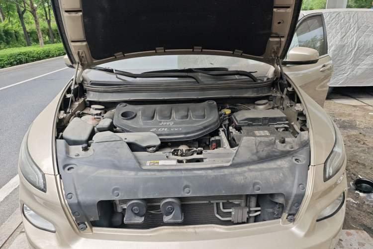 Used Jeep Cherokee 2017 2.0L Superior Edition Engine Bay