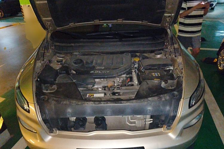 Used Jeep Cherokee 2017 2.0L Superior Edition Engine Bay