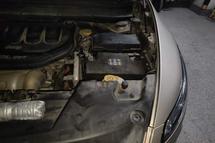 Used Jeep Cherokee 2017 2.0L Superior Edition Engine Bay Left