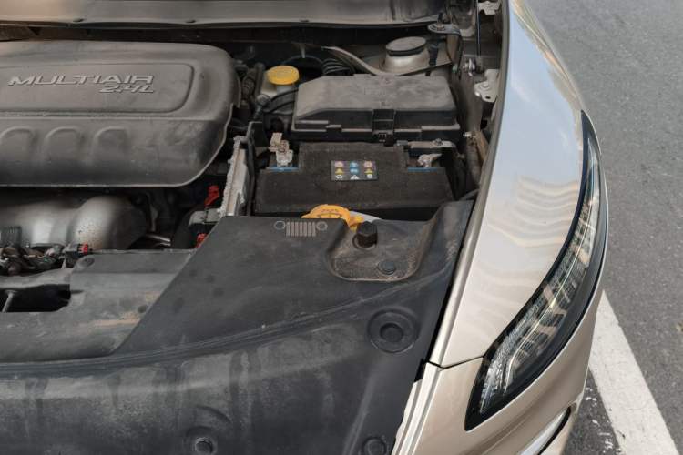 Used Jeep Cherokee 2017 2.4L Professional Smart Edition Engine Bay Left