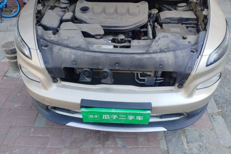 Used Jeep Cherokee 2017 2.0L Superior Edition Engine Bay