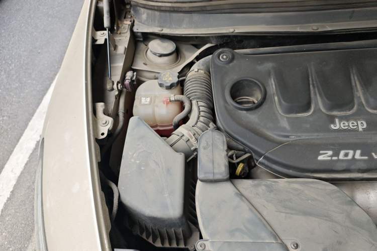 Used Jeep Cherokee 2017 2.0L Superior Edition Engine Bay Right