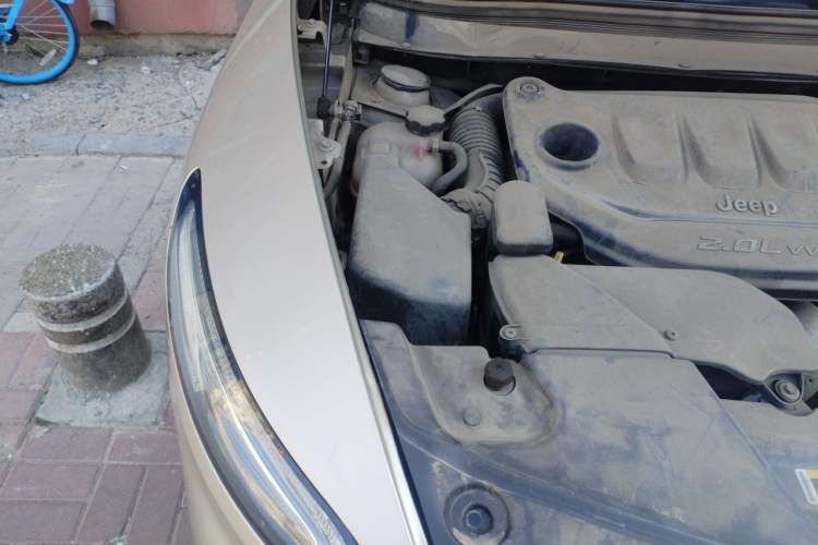 Used Jeep Cherokee 2017 2.0L Superior Edition Engine Bay Right