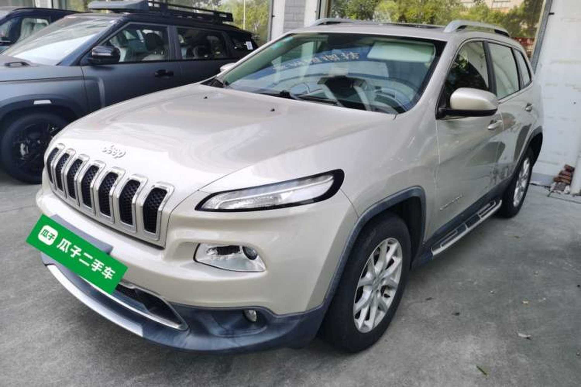 Used Jeep Cherokee 2017 2.4L Leading Smart Edition Front Left 45 Deg