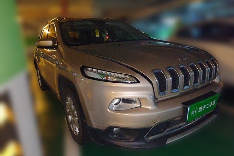 Used Jeep Cherokee 2017 2.0L Superior Edition Front Right 45 Deg