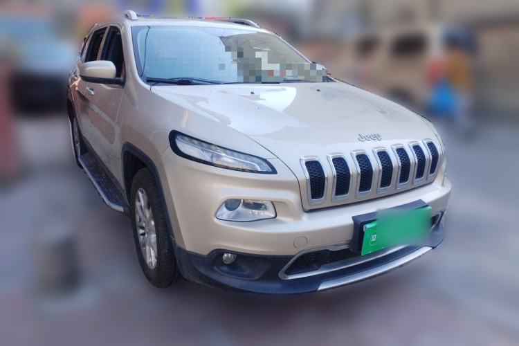 Used Jeep Cherokee 2017 2.0L Superior Edition Front Right 45 Deg